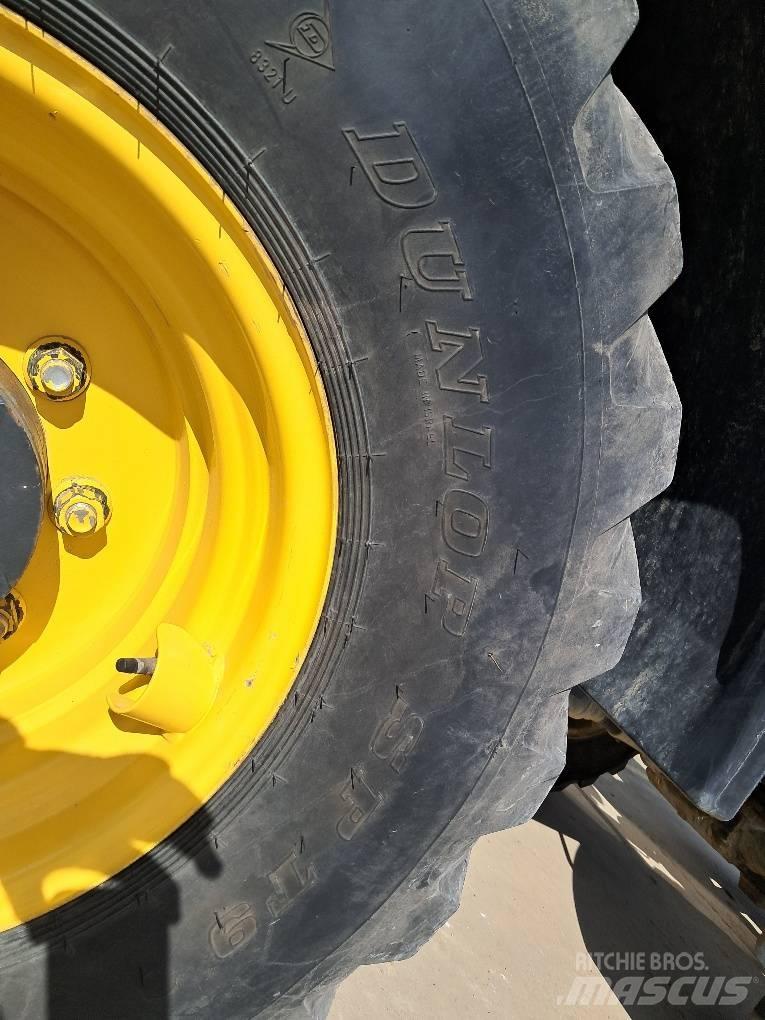 Komatsu WA100M-8 Wheel Loaders