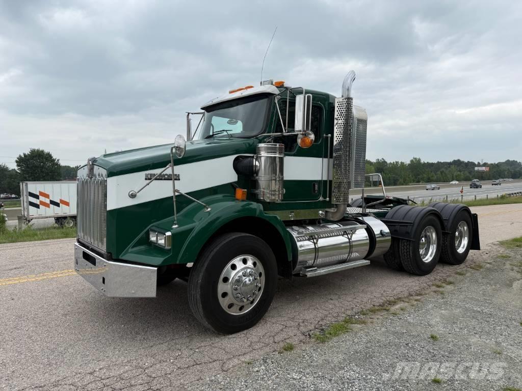 Kenworth T800 Conventional Trucks / Tractor Trucks