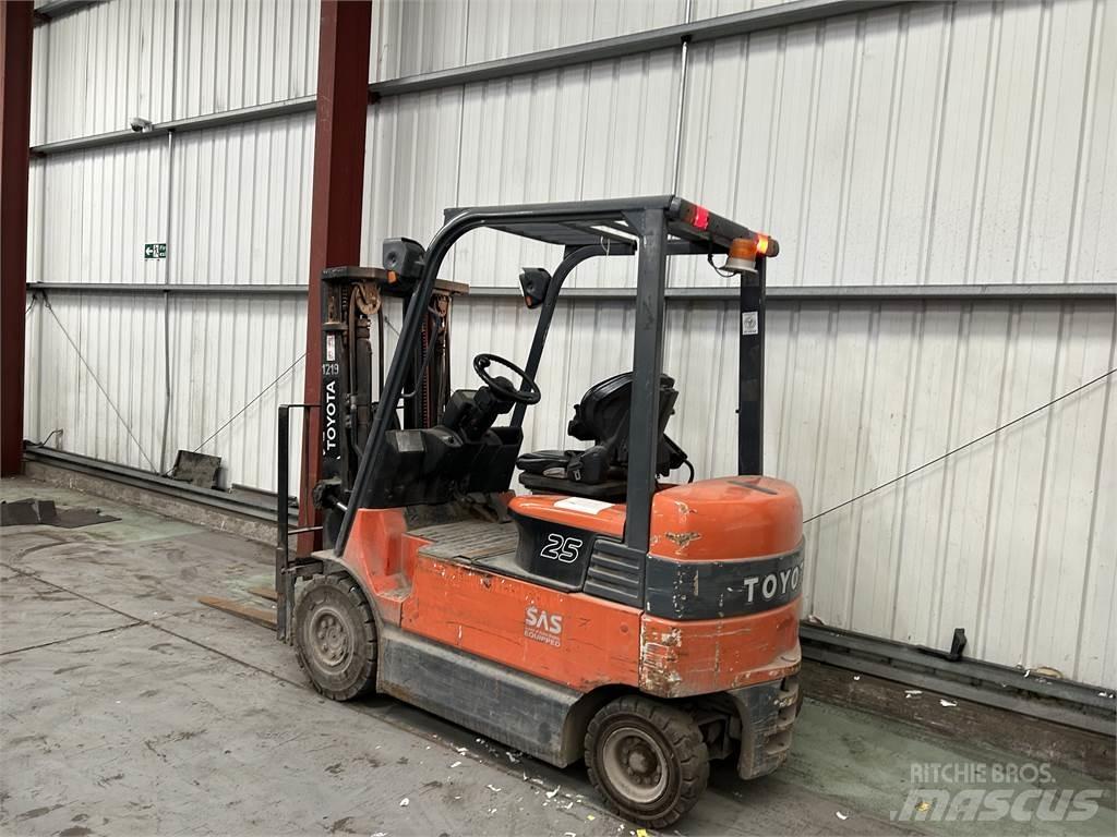 Toyota 7FBMF25 Electric Forklifts