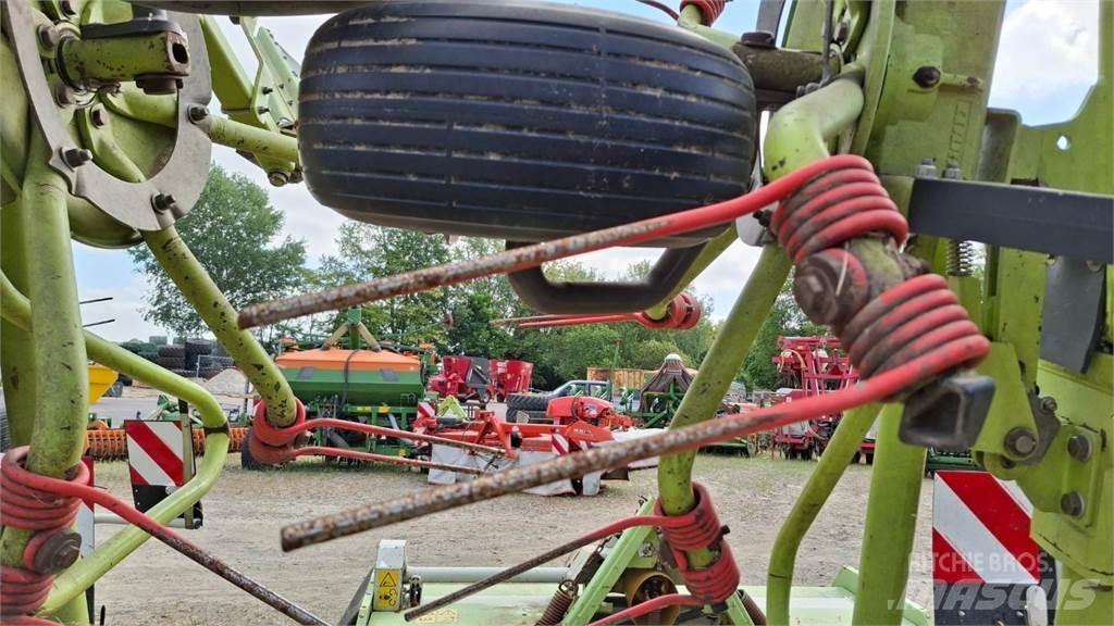 CLAAS Volto 900 Rakes and tedders