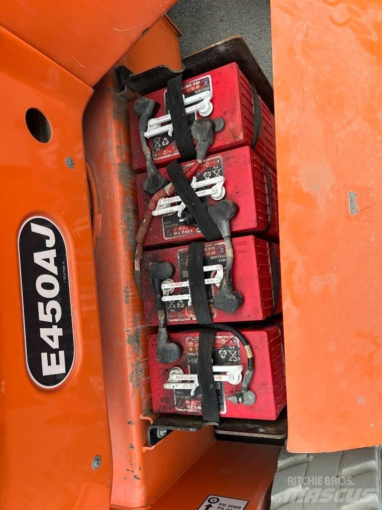 JLG E 450 AJ Articulated boom lifts