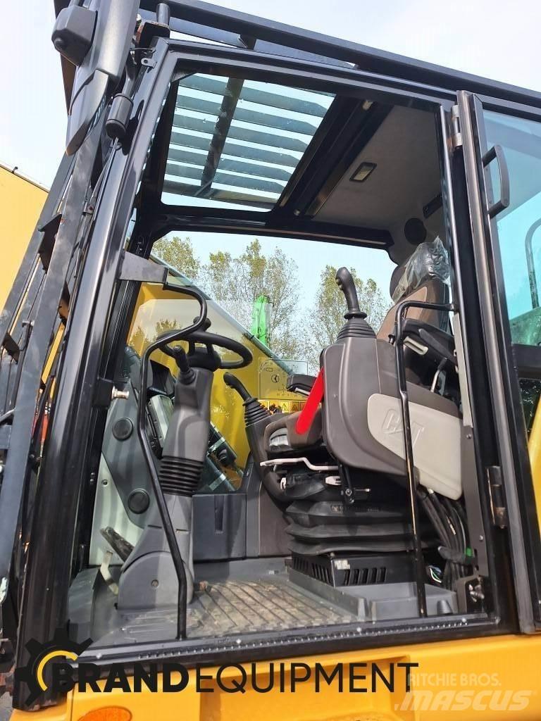 CAT MH3024 Waste / Industry Handlers