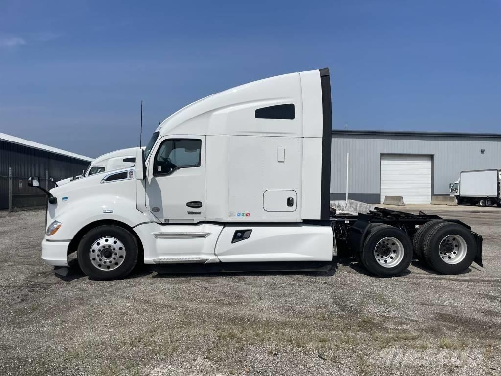 Kenworth T 680 Conventional Trucks / Tractor Trucks