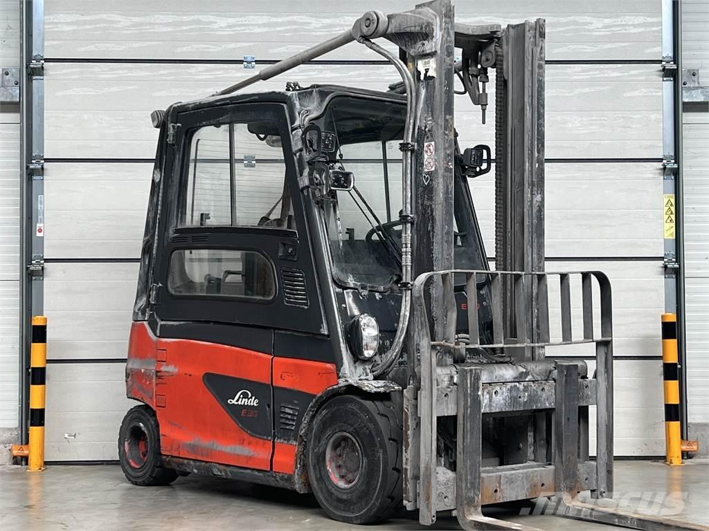 Linde E30L-01 Electric Forklifts