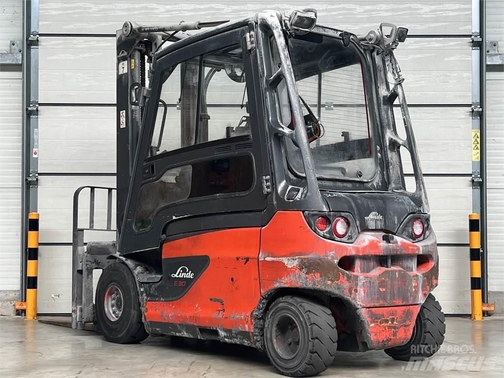 Linde E30L-01 Electric Forklifts