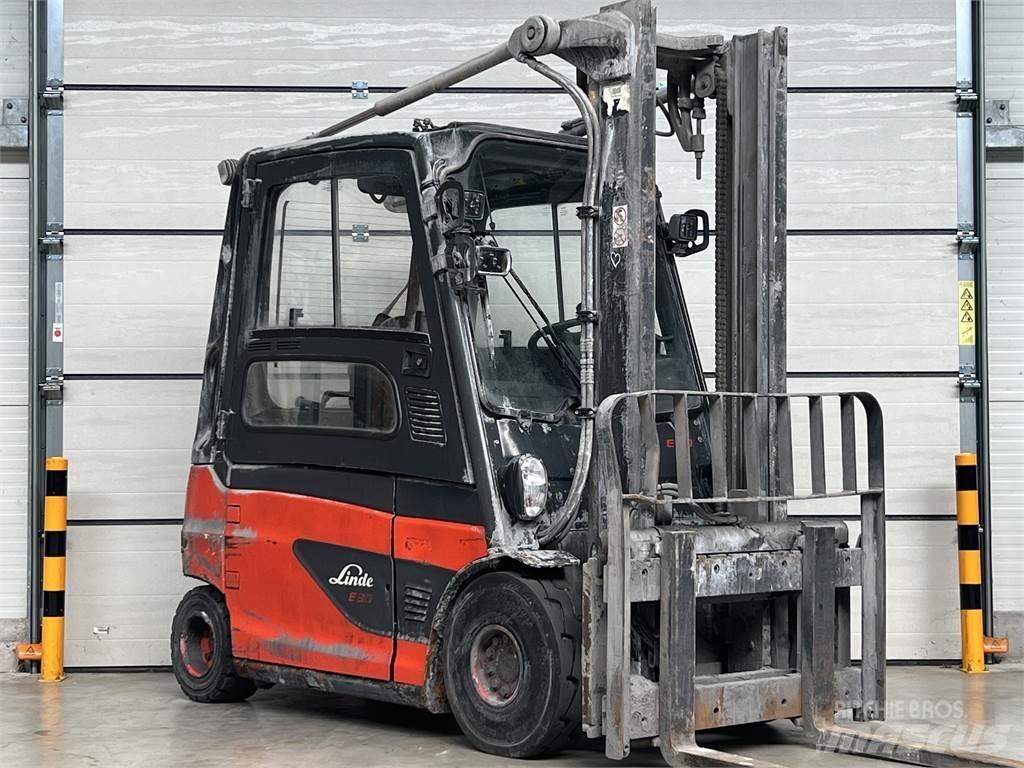 Linde E30L-01 Electric Forklifts