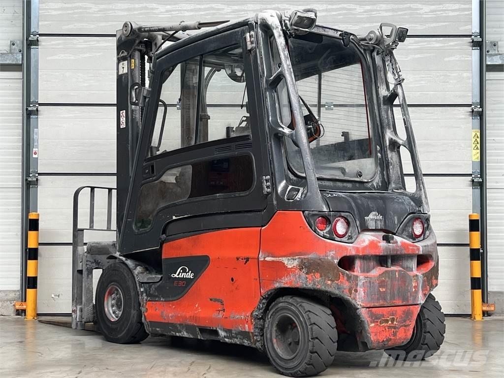 Linde E30L-01 Electric Forklifts