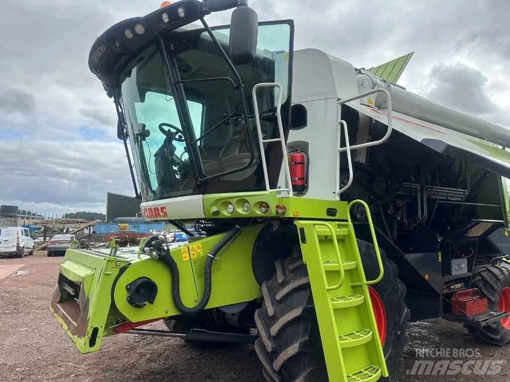 CLAAS Lexion 620 Combine Harvesters