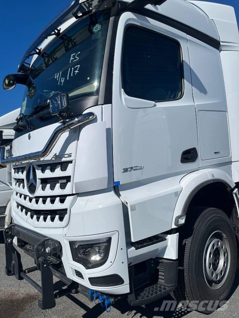 Mercedes-Benz 3253L Hook lift trucks