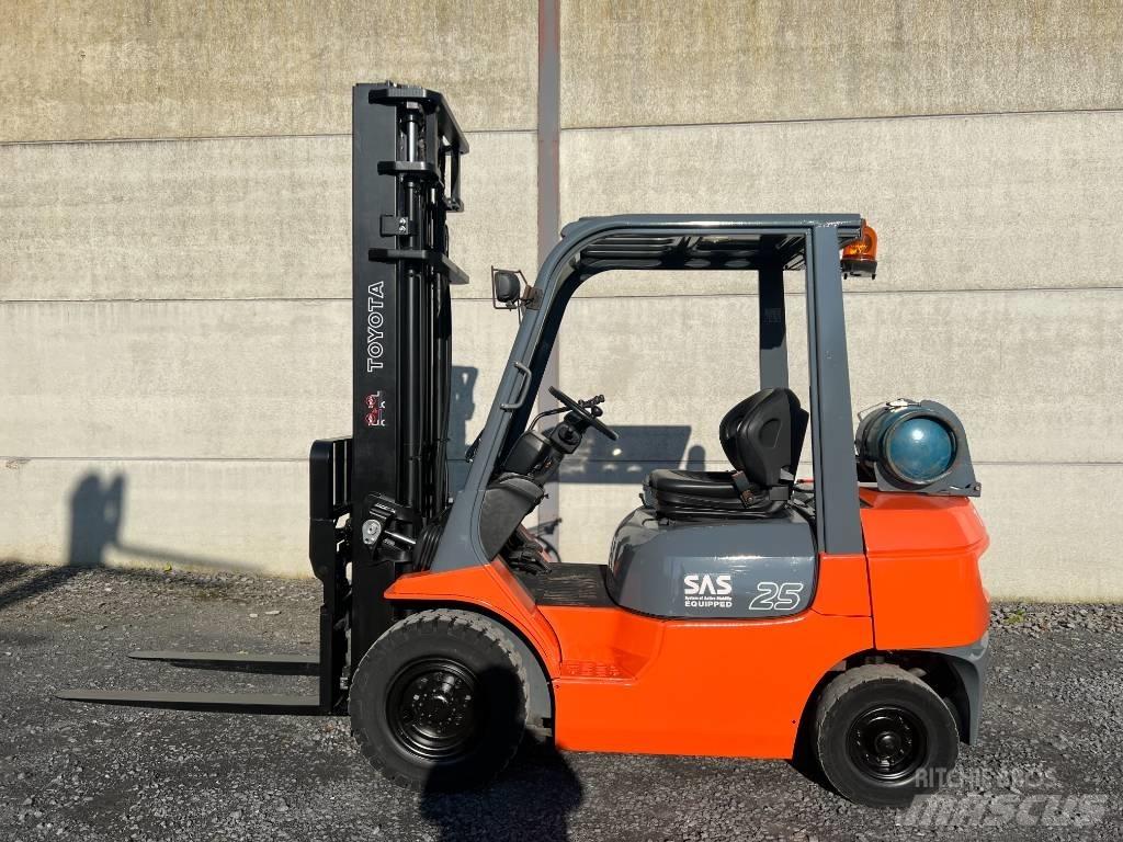 Toyota 42-7FGF25 LPG trucks