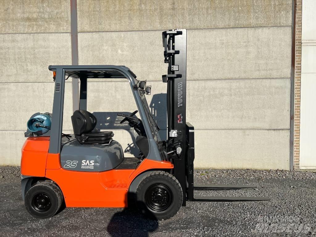 Toyota 42-7FGF25 LPG trucks