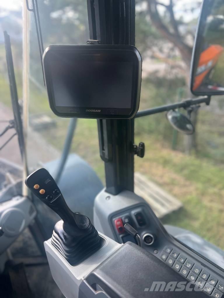 Doosan DL 220-7 Wheel Loaders