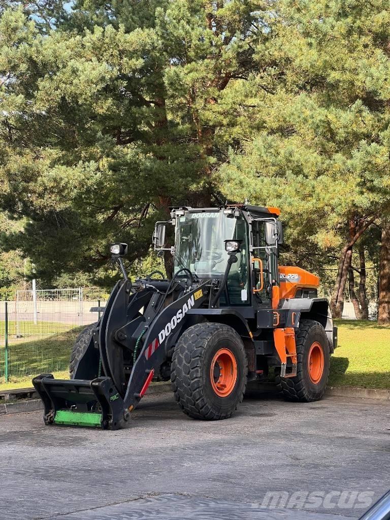 Doosan DL 220-7 Wheel Loaders