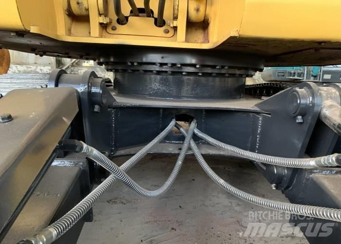 Komatsu PC138 Crawler Excavators