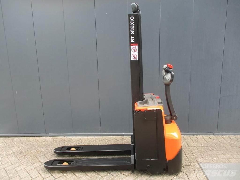 BT SWE 080L Pedestrian stacker