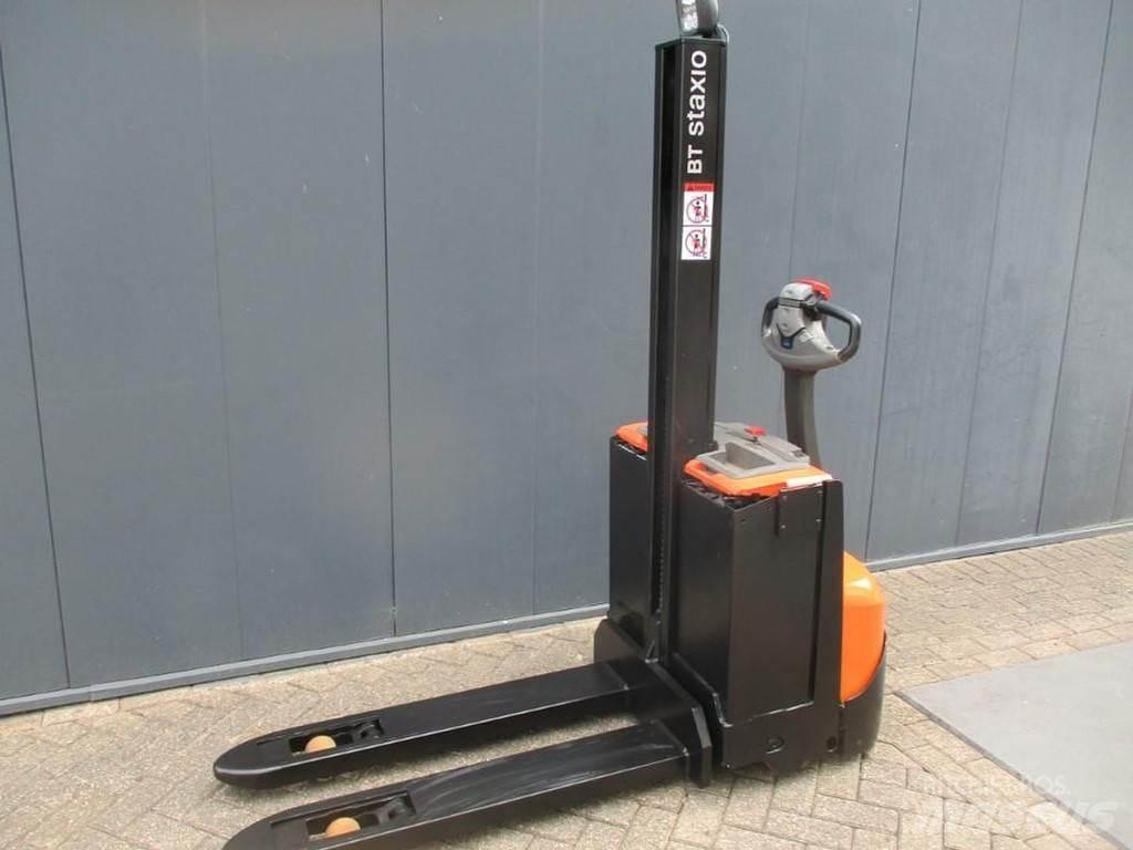 BT SWE 080L Pedestrian stacker