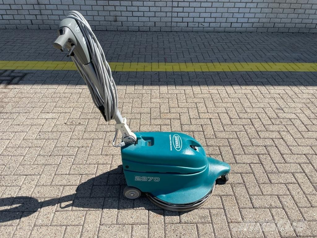 Tennant 2370 Sweepers