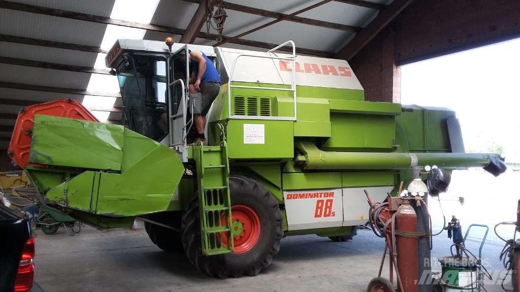 CLAAS Dominator 88 S Combine Harvesters
