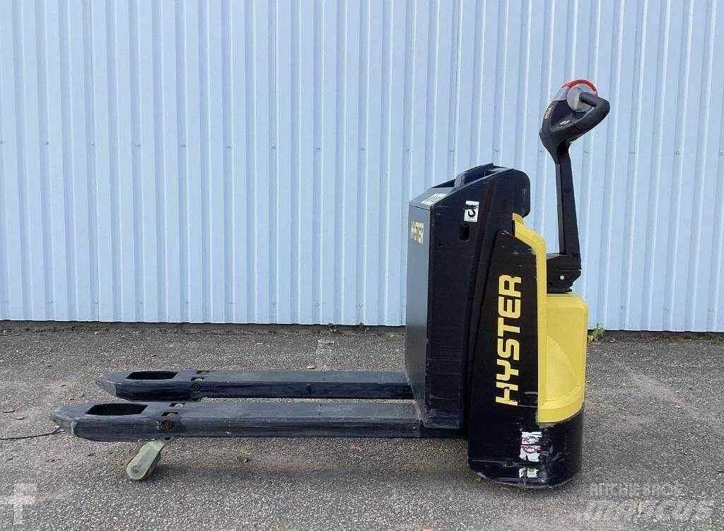 Hyster P2.0 Pedestrian stacker