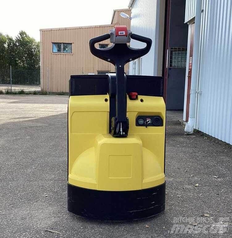 Hyster P2.0 Pedestrian stacker