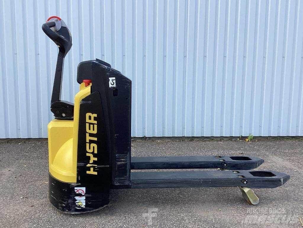 Hyster P2.0 Pedestrian stacker