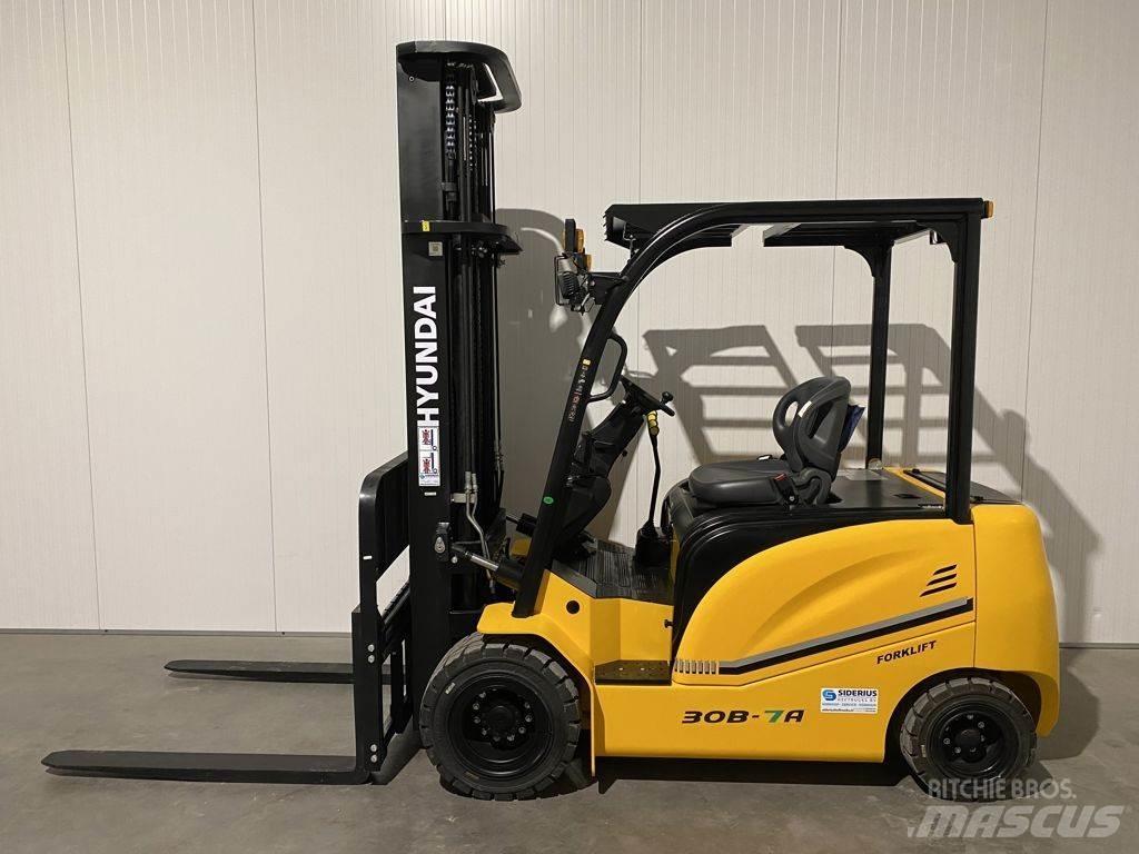 Hyundai 30B-7A Electric Forklifts