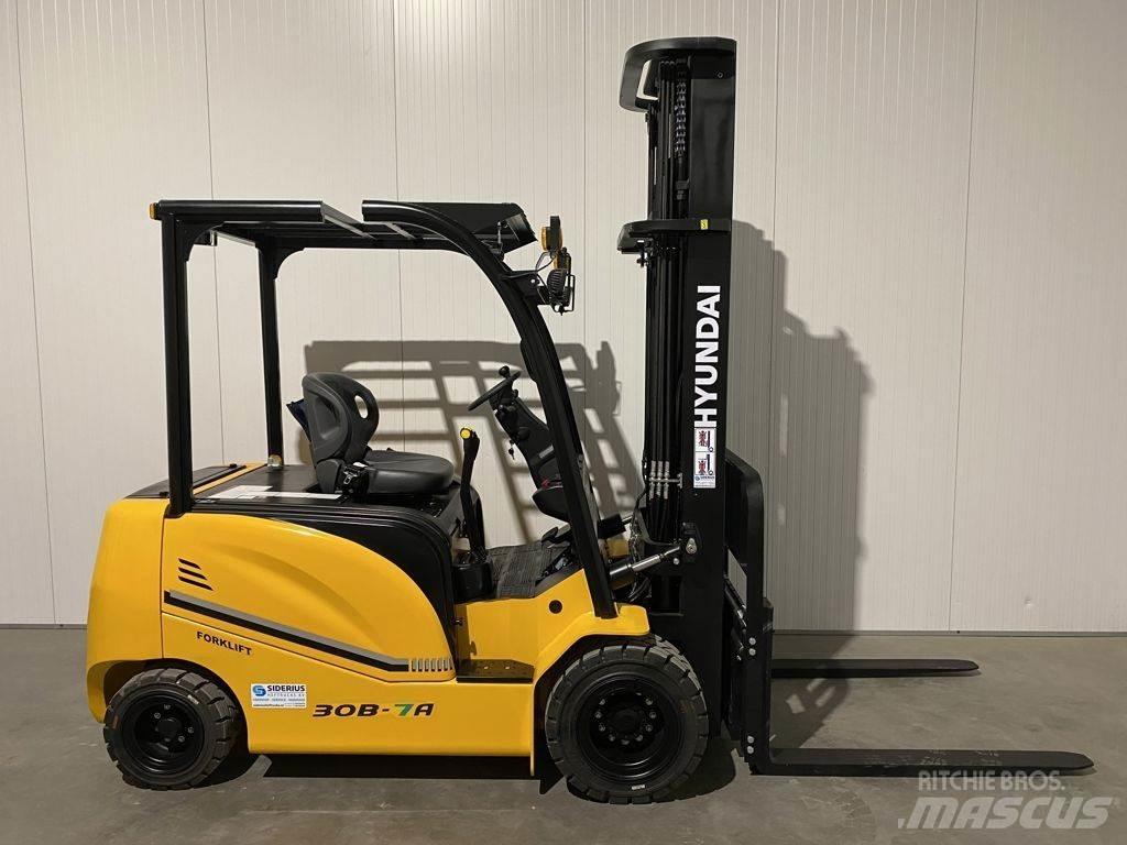 Hyundai 30B-7A Electric Forklifts