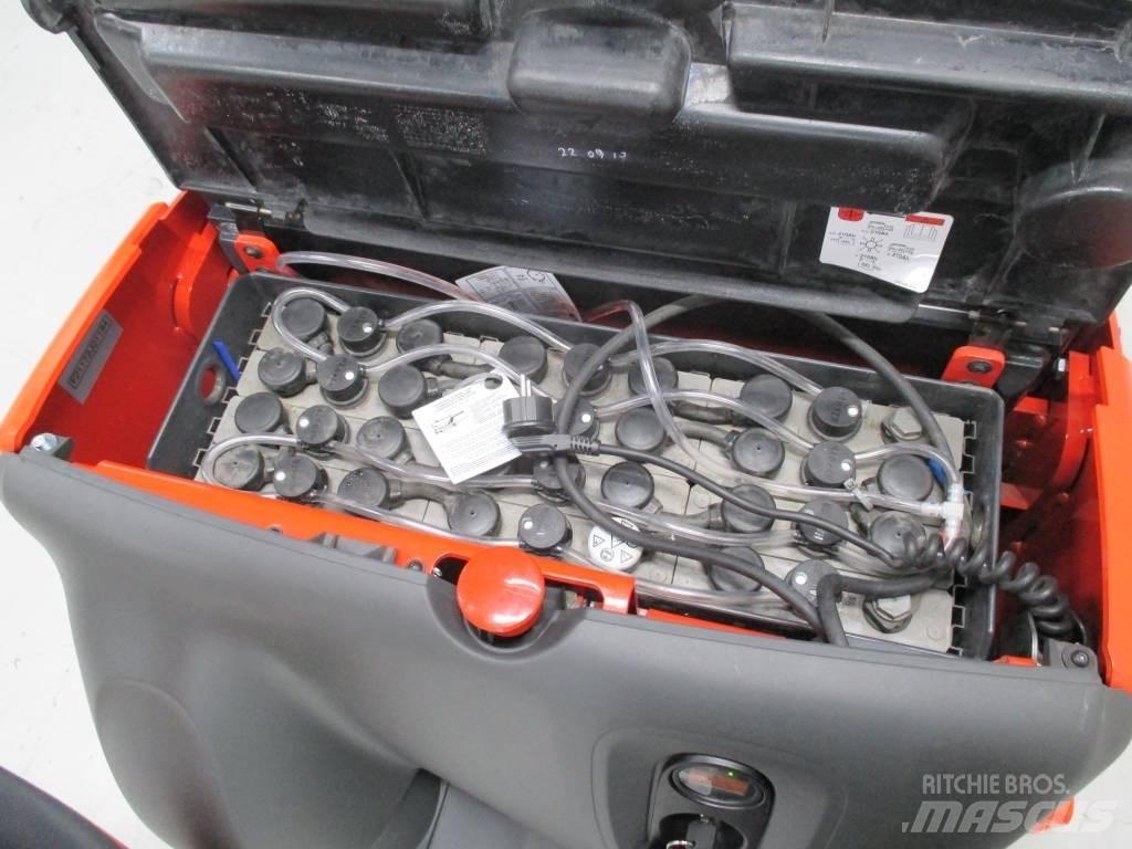 Linde L 12 as Pedestrian stacker