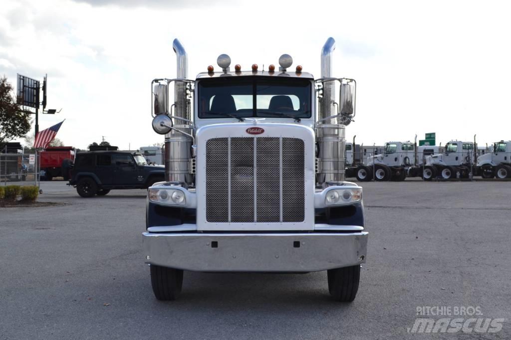 Peterbilt 389 Conventional Trucks / Tractor Trucks