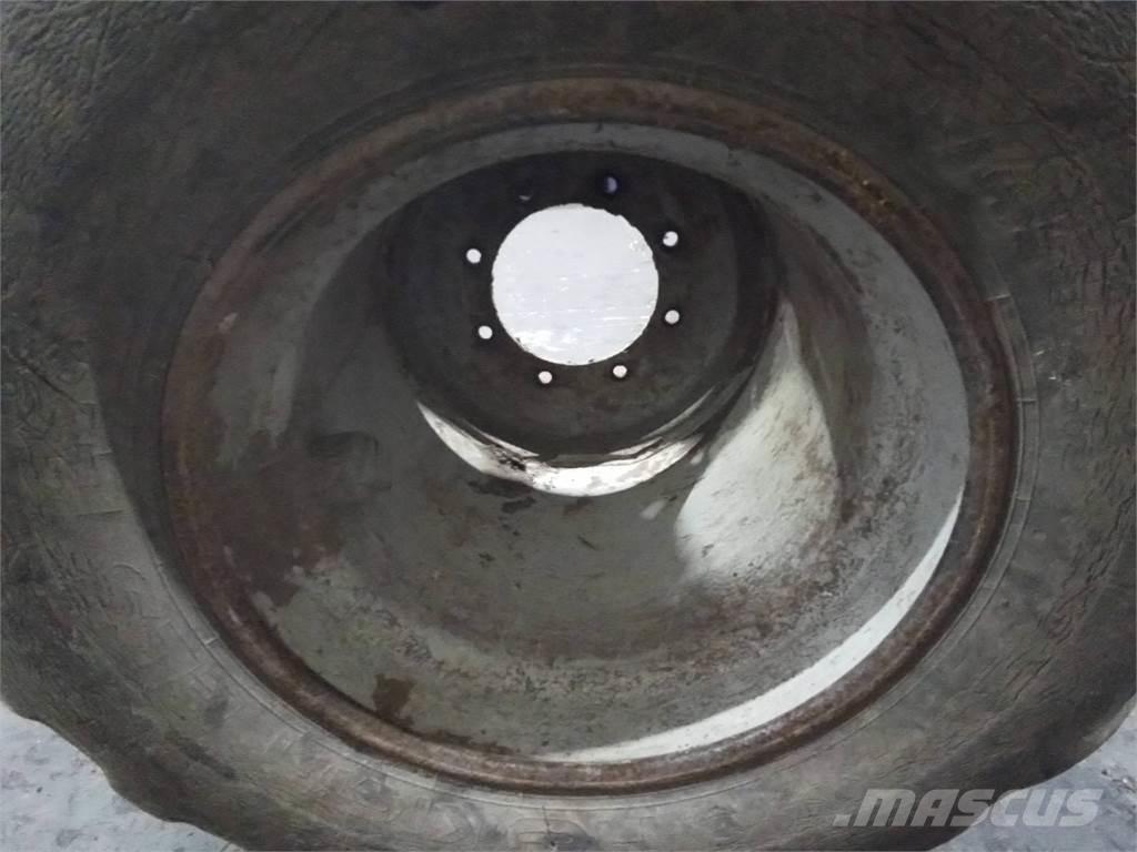 Valmet 820 24x22,5 Tires, wheels and rims