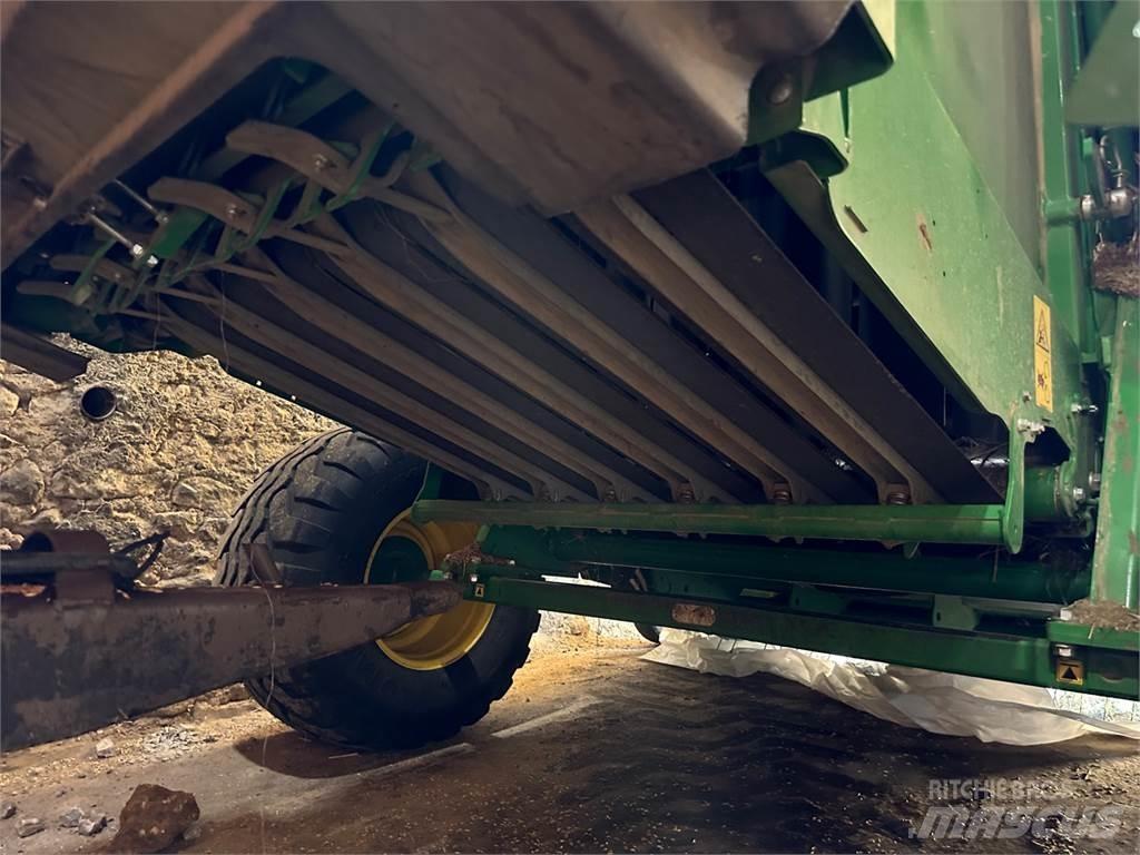 John Deere V461M Round Balers