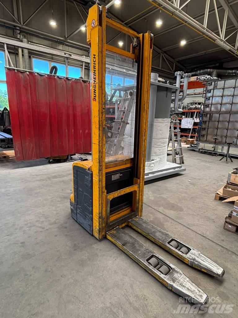 Jungheinrich EJC220 Pedestrian stacker