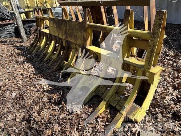 Komatsu D65PX Rippers