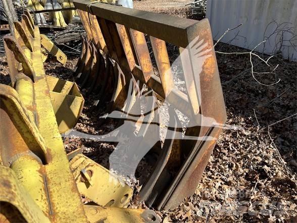 Komatsu D65PX Rippers