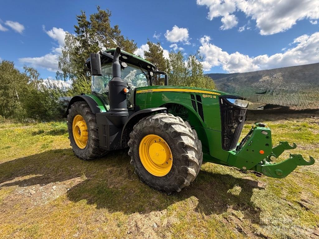 John Deere 8370 R Tractors