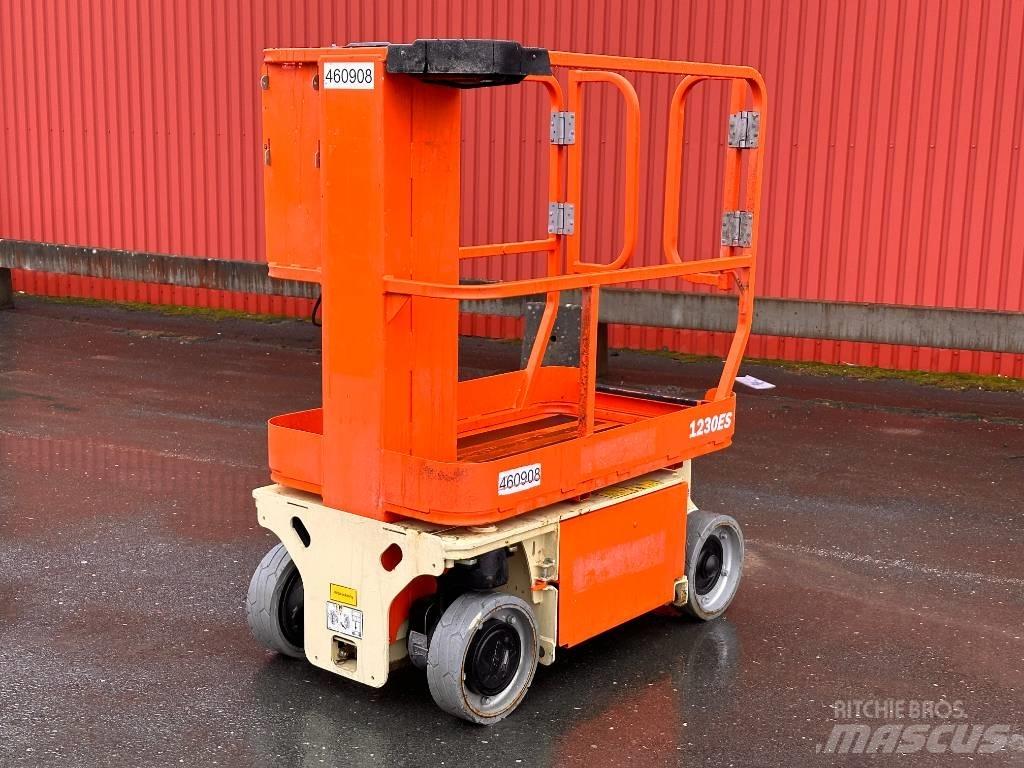 JLG 1230 ES Scissor Lifts