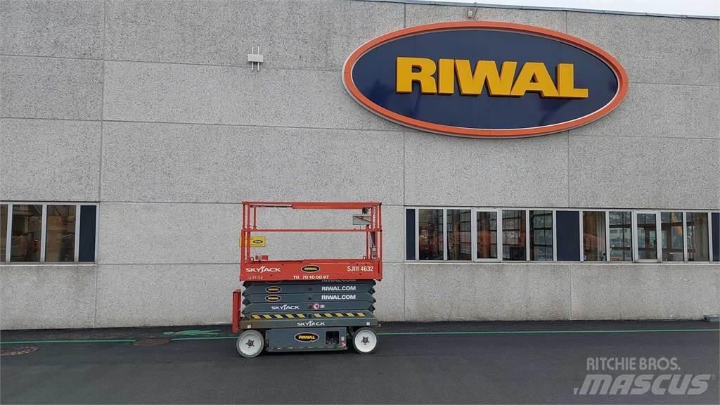 SkyJack SJIII4632 Scissor Lifts