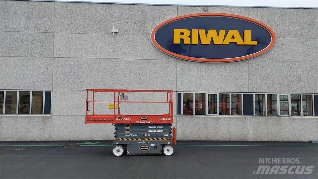 SkyJack SJIII4632 Scissor Lifts