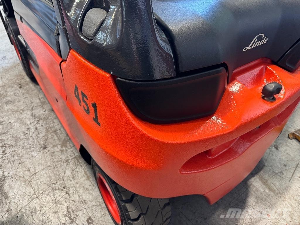 Linde E 30 Electric Forklifts