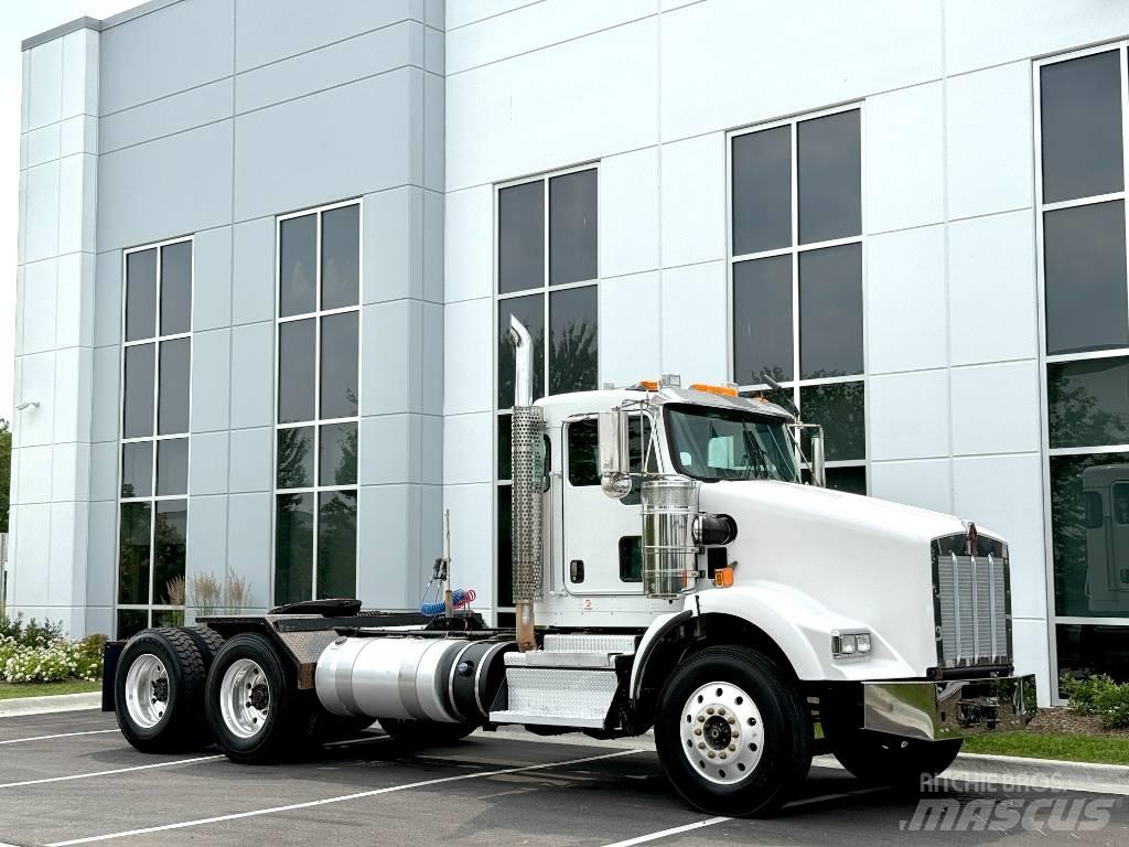 Kenworth T800 Conventional Trucks / Tractor Trucks