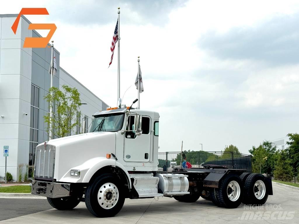 Kenworth T800 Conventional Trucks / Tractor Trucks