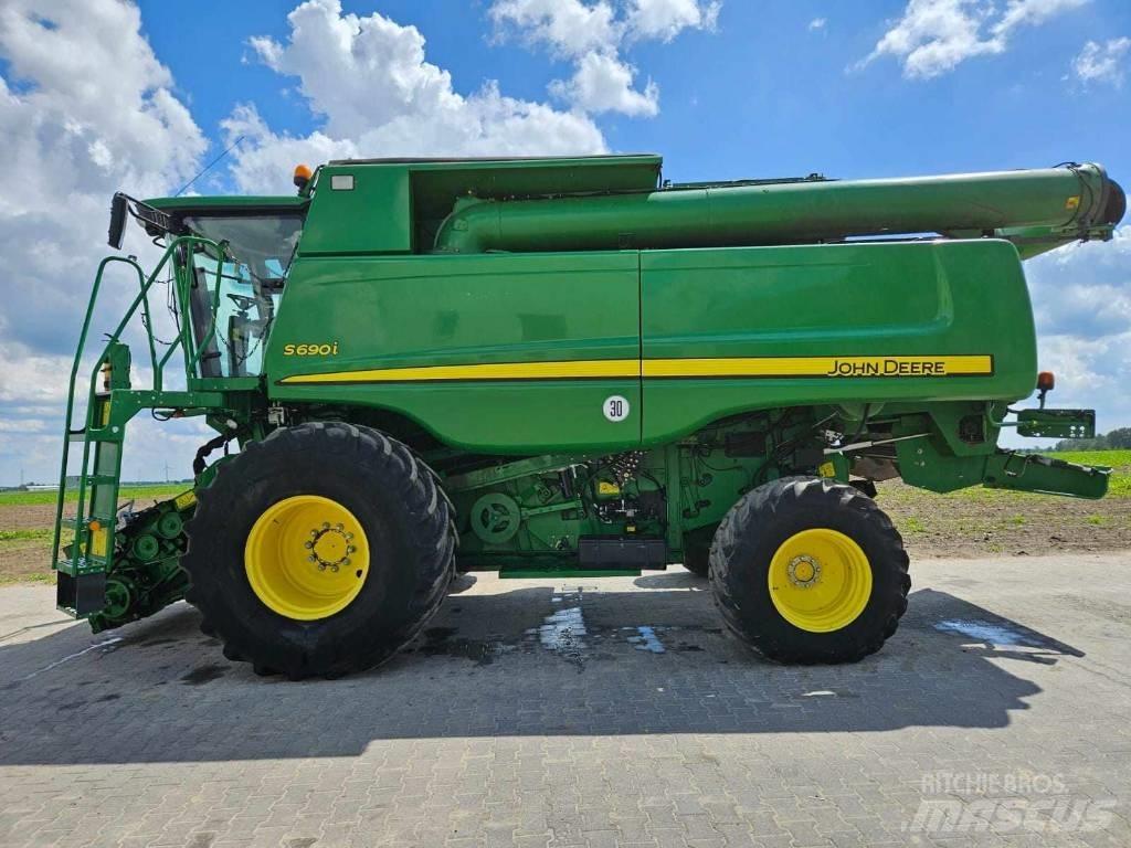 John Deere S 690 i Combine Harvesters