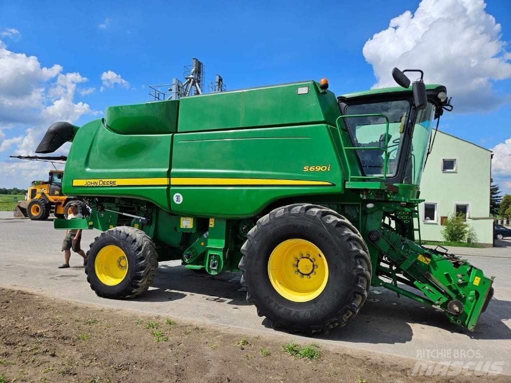 John Deere S 690 i Combine Harvesters
