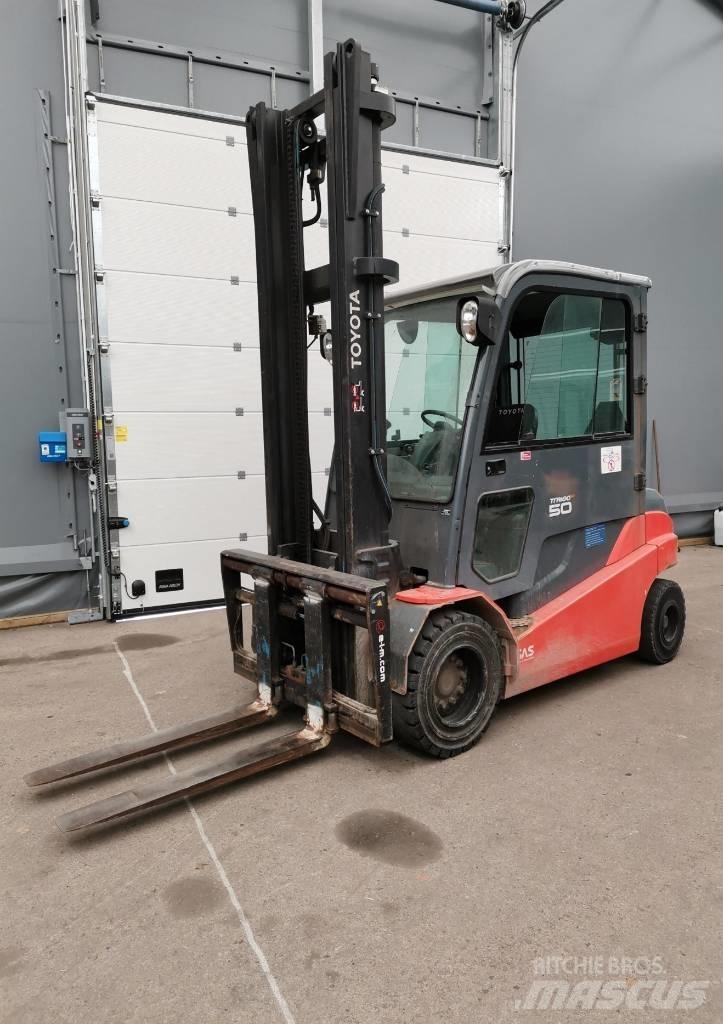 Toyota 8FBMT50 Electric Forklifts