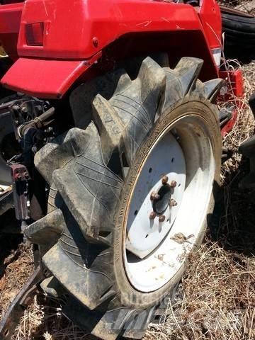  Pneus 8.3-22 Tires, wheels and rims