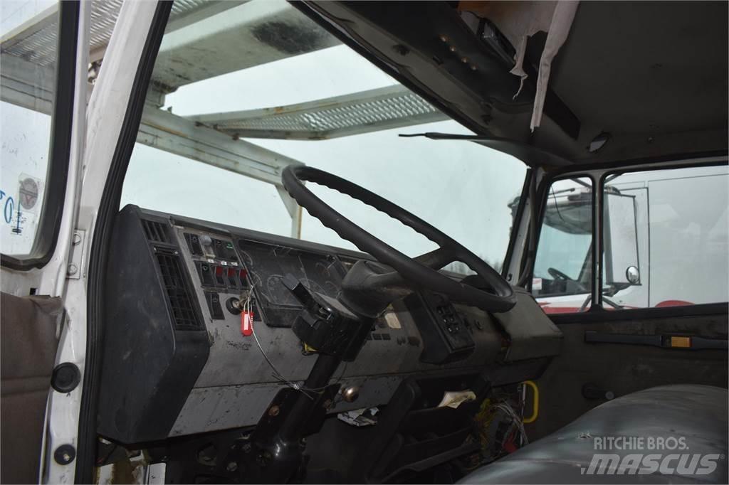 Altec AA755L Knuckleboom cranes