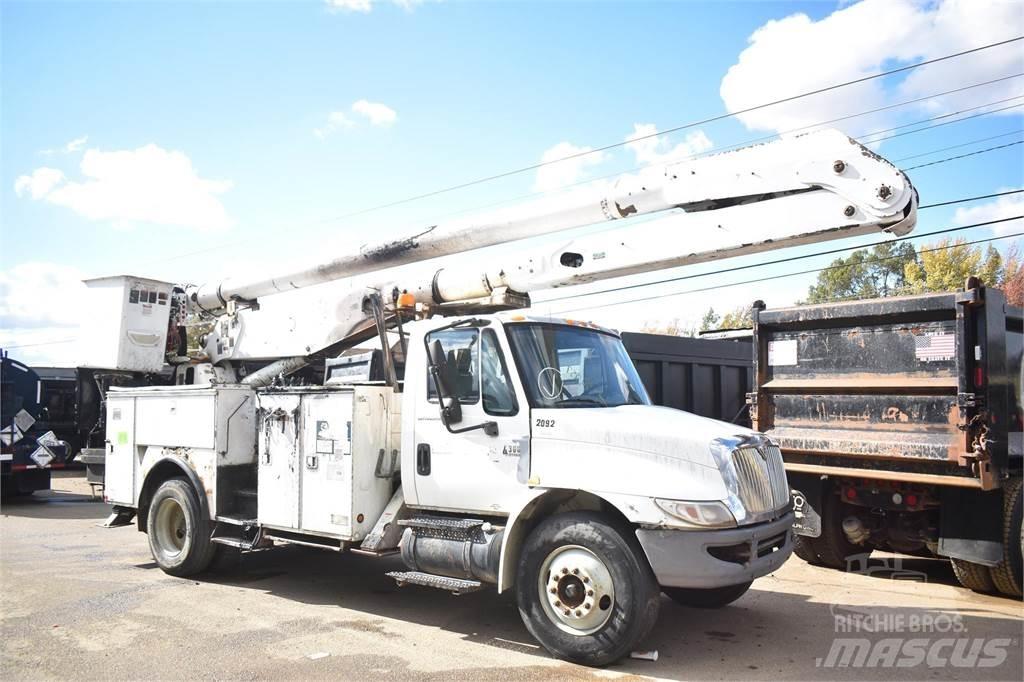 Altec AA755L Knuckleboom cranes