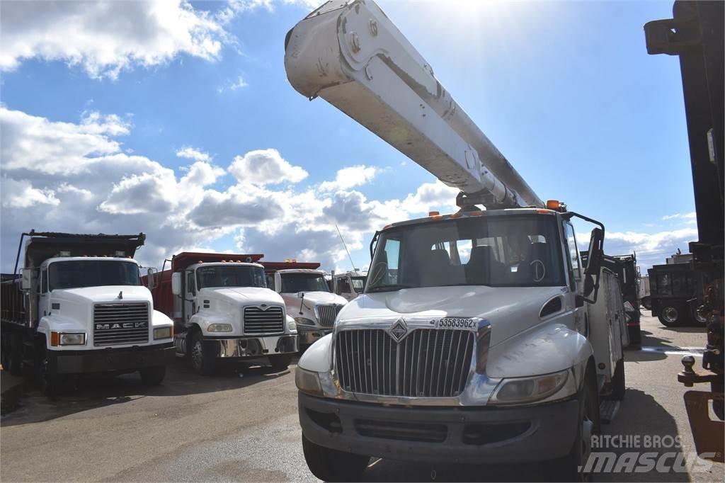 Altec AA755L Knuckleboom cranes