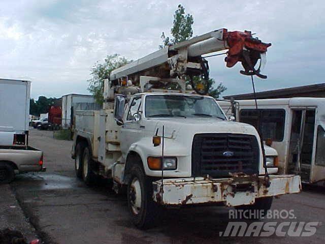 Altec D1000BR Digger Derricks trucks