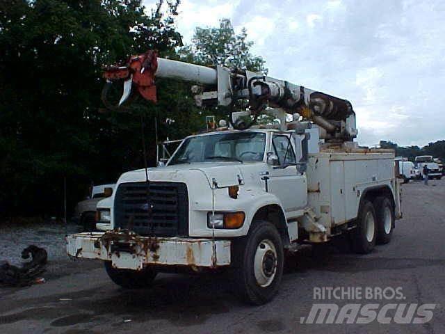 Altec D1000BR Digger Derricks trucks